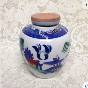 Vintage, Japan, Gaudy Blue Willow Tea Jar-Sugar Jar  5in H x 4in W